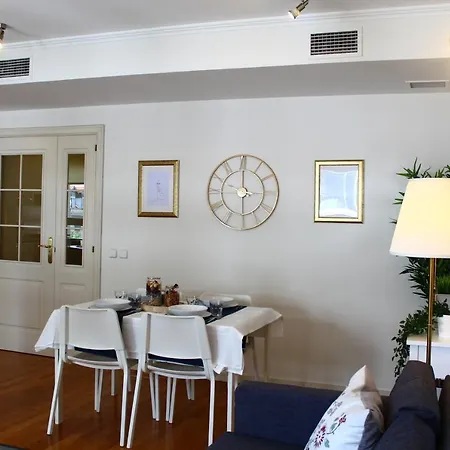 아파트 Beautiful Flat With Parking! Center 리스본