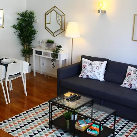 Beautiful Flat With Parking! Center * Lisboa