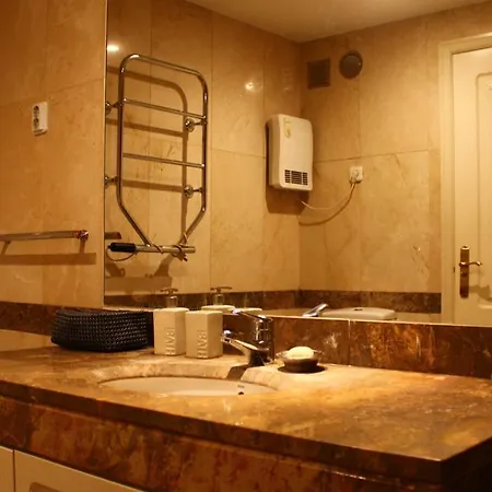 Beautiful Flat With Parking! Center 아파트